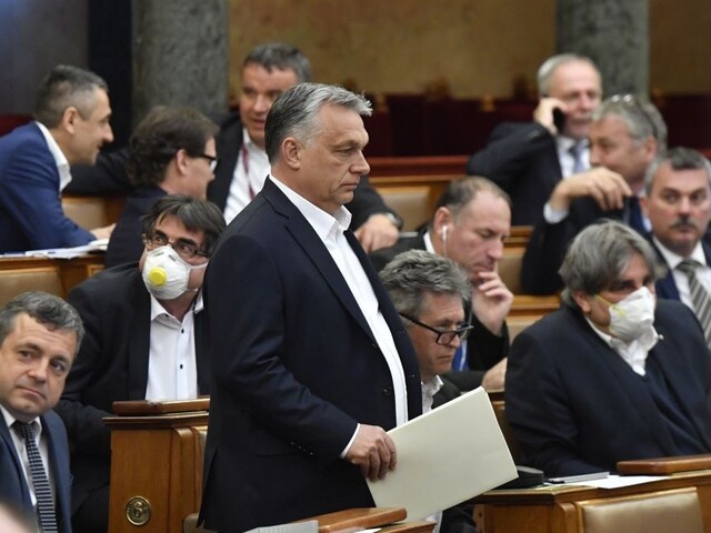Orbán má moc vo svojich rukách, parlament schválil sporné zmeny