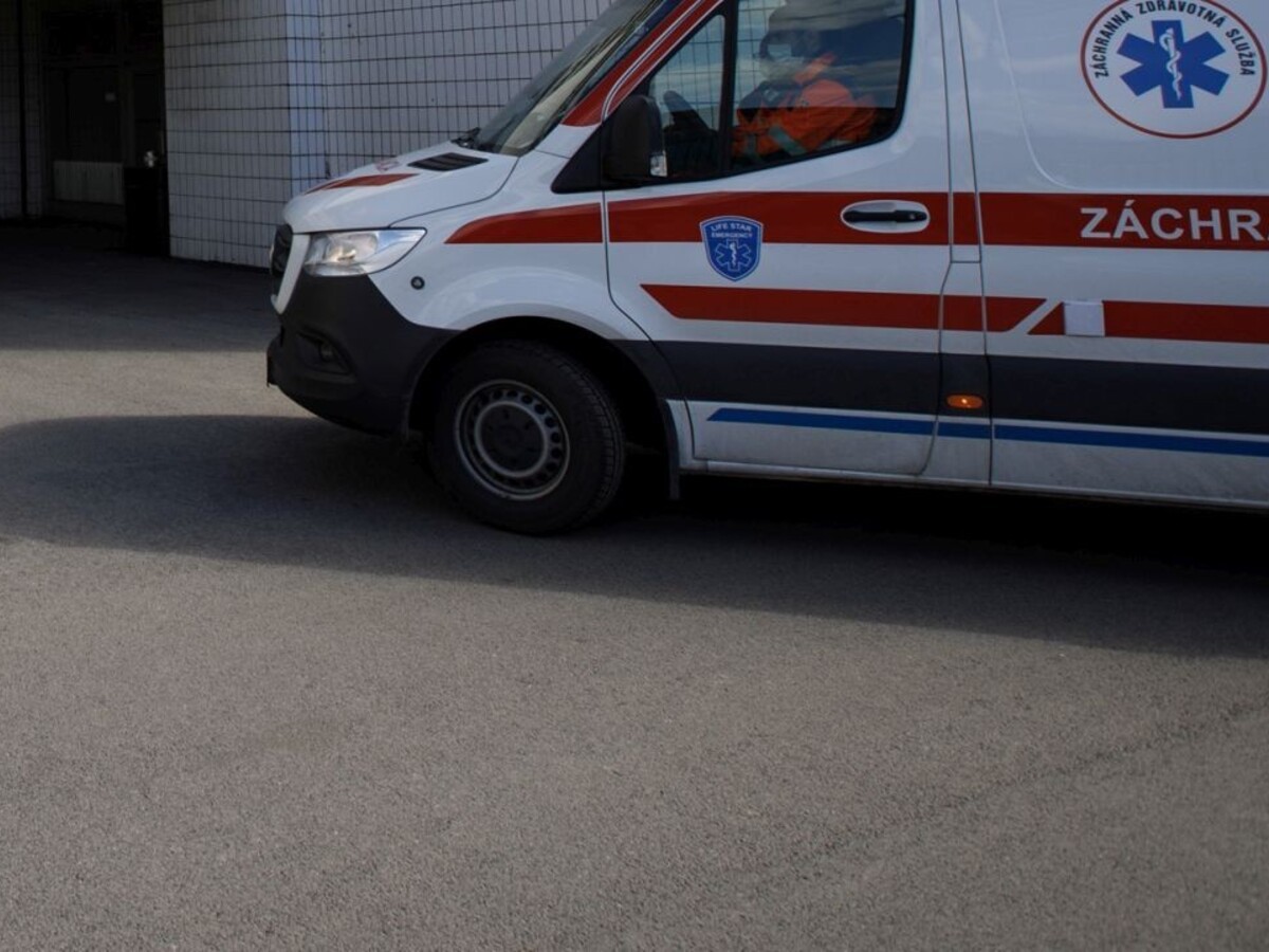 Na Slovensku zomrel nakazený pacient, ktorého prepustili do domácej liečby