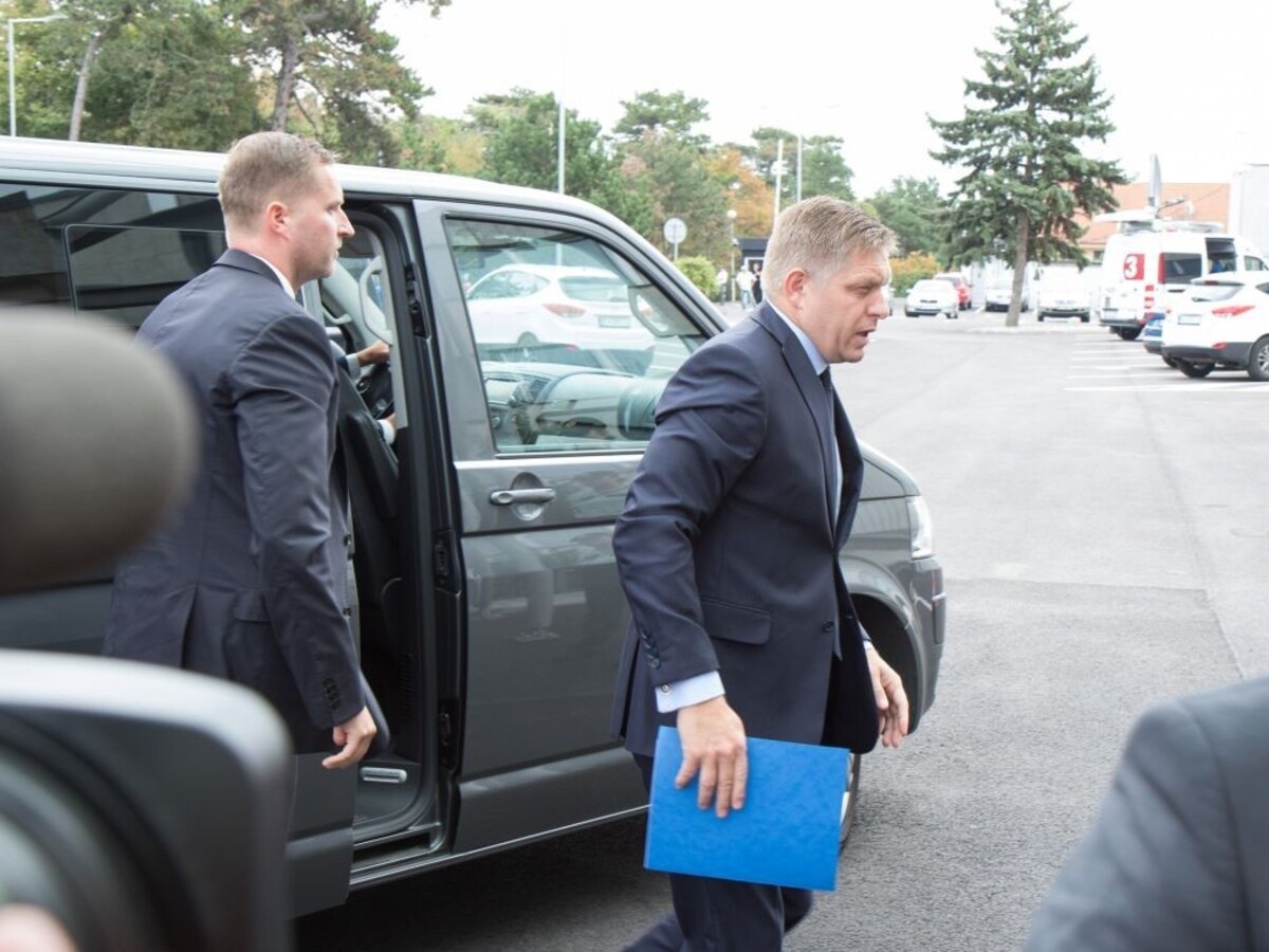 Ficovi odobrali ochranku. Z hrušky dole, komentoval Matovič