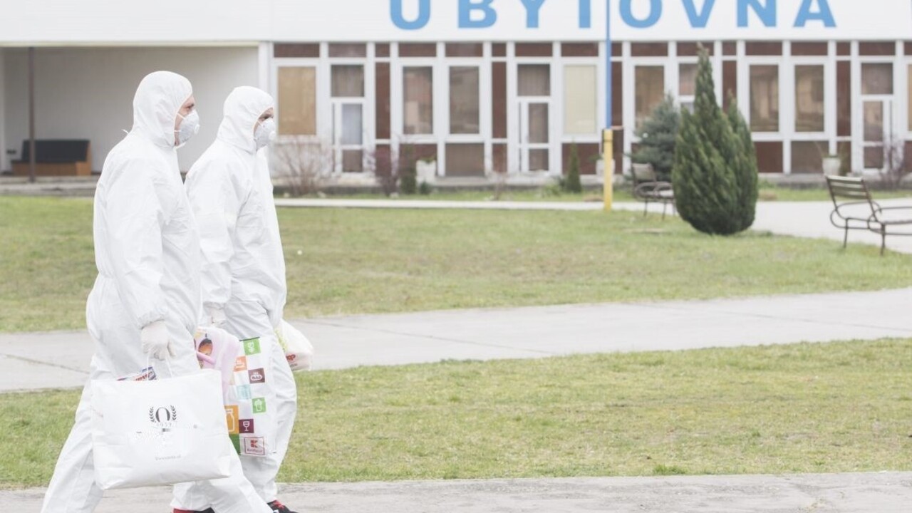 Pribudli nakazení, hrozí vypnutie SR. Španieli mali najtragickejší deň