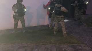 NAKA zasiahla v luxusnej vile, ide o prípad rozsiahlej korupcie