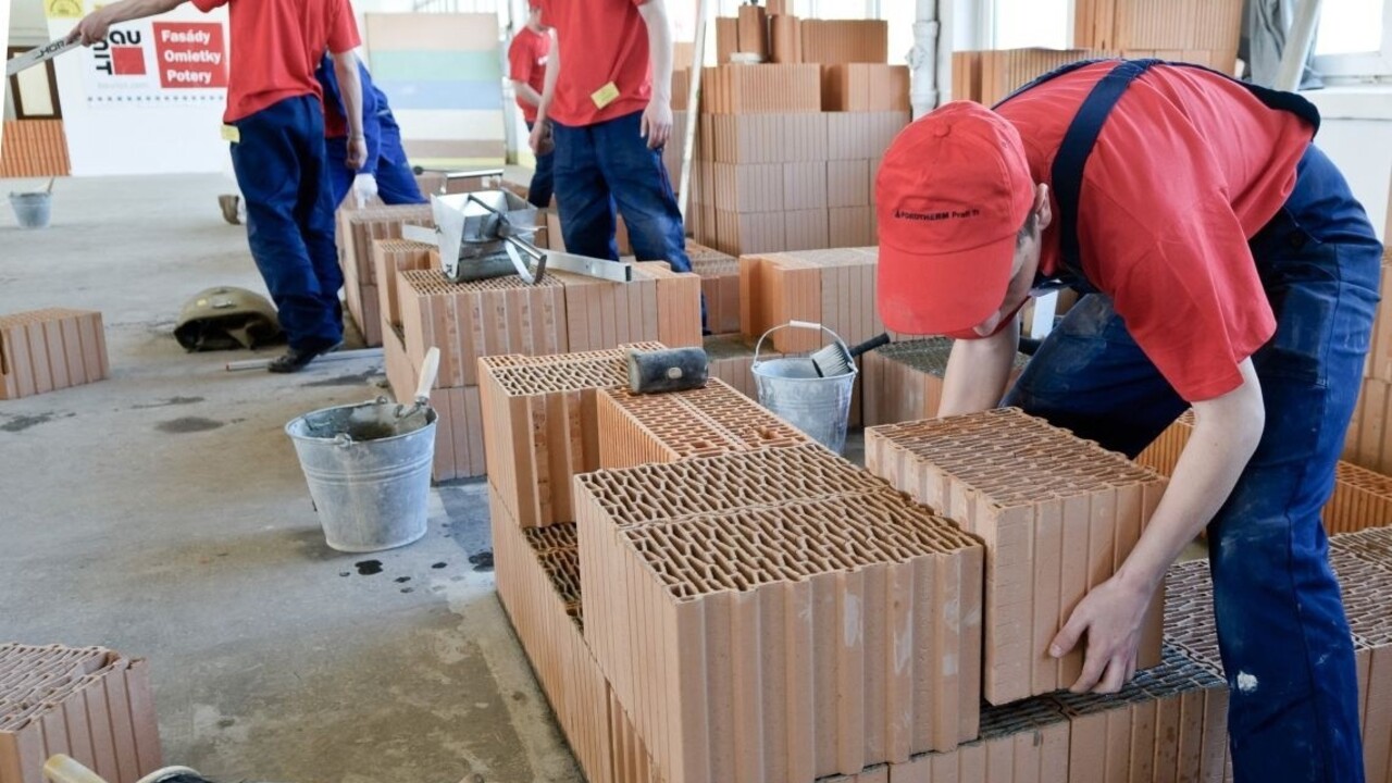 Zamestnávatelia a SZČO dostanú odklad platenia poistného