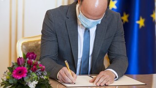 Vládni poslanci podpisovali koaličnú zmluvu, nespravili tak všetci