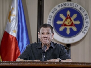 Zastrelíme vás, ak porušíte zákaz vychádzania, varoval Duterte
