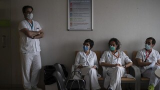 Zomreli ďalšie stovky Španielov, počet nových prípadov klesá