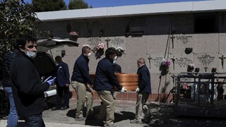 V Španielsku už tretí deň klesá počet obetí, stále ide o stovky mŕtvych