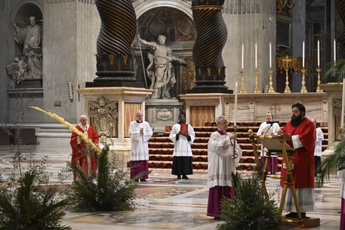 vatican-pope-palm-sunday-mass-98346-17b4a3cf2ad44ae19d8bf030f183d64e_cda97007.jpg