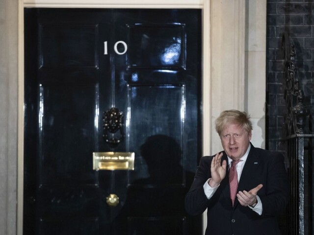 Johnson strávil druhú noc na jednotke intenzívnej starostlivosti