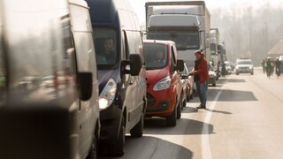 Kolónam sa nevyhla ani Bratislava, tvorili sa na Ceste na Senec