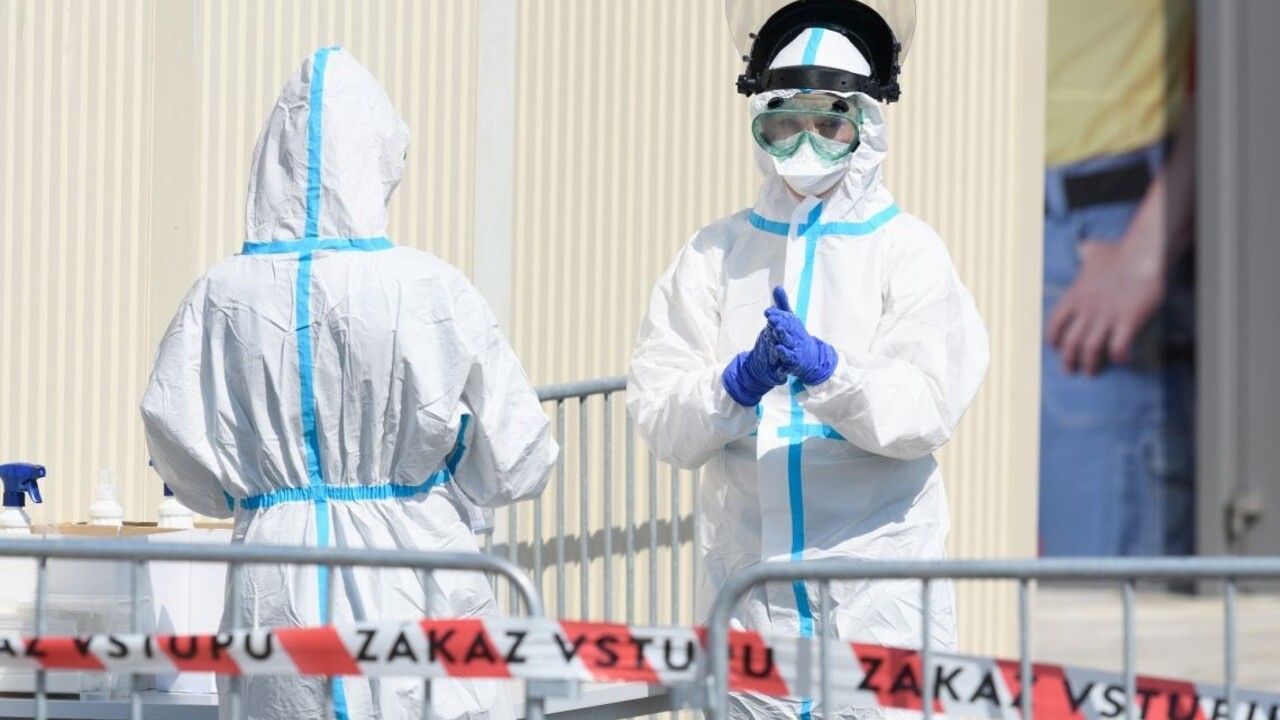 Máme nové prípady, zdravotný stav britského premiéra sa zlepšil