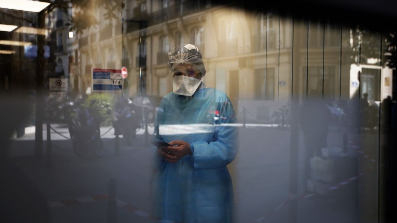 Vedci zistili, čo zvyšuje riziko úmrtia na nový koronavírus