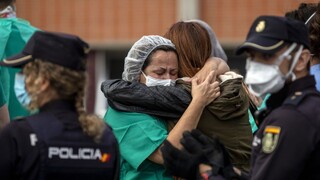 Predčasné rušenie obmedzení môže byť smrtiace, varuje WHO