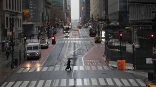 Nákaze podľahli desaťtisíce. V USA a Taliansku je stále najviac obetí