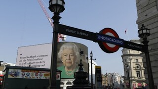 Kráľovná povzbudila Britov. Chránime seba i druhých, zdôraznila