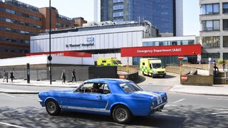 Počet obetí v Británii prekonal 10.000. Pribudli ďalšie úmrtia