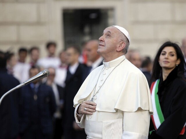 Pápež sa modlil za ženy. Stávajú sa obeťami domáceho násilia