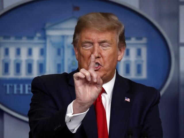 O zapnutí ekonomiky rozhodnem ja, nie guvernéri, vyhlásil Trump