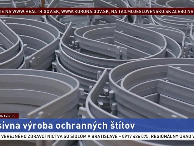 Závod spustil masívnu výrobu ochranných štítov