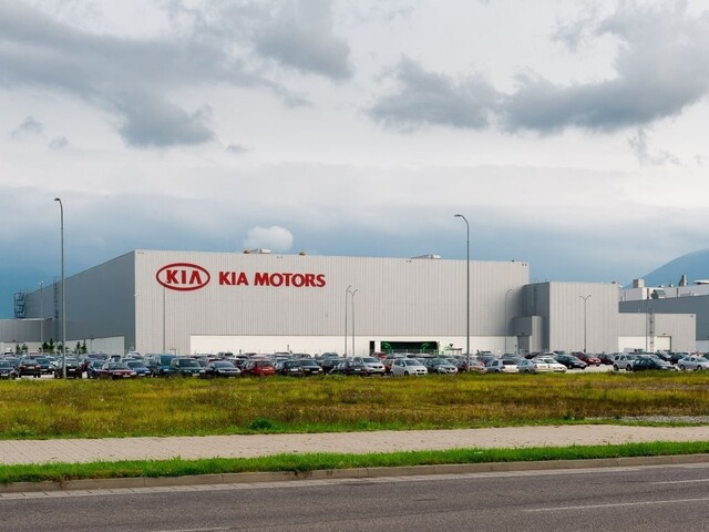 Automobilka pozastavuje výrobu, malo by ísť o pár dní
