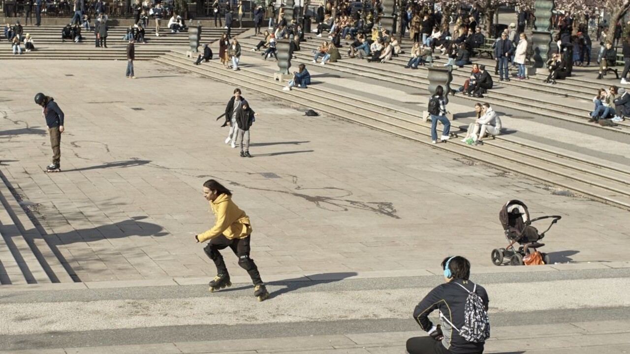 Švédsko doplatilo na tolerantný režim, obetí rapídne pribudlo