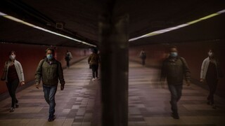 Španieli majú 19.000 obetí, v Barcelone chcú oslobodiť zavreté deti