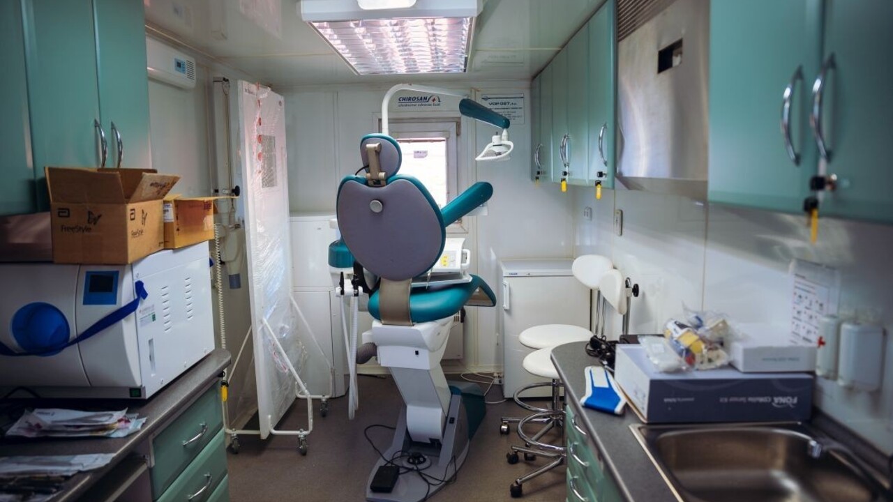 Rozšírili núdzový stav, platiť bude aj na ambulantných lekárov