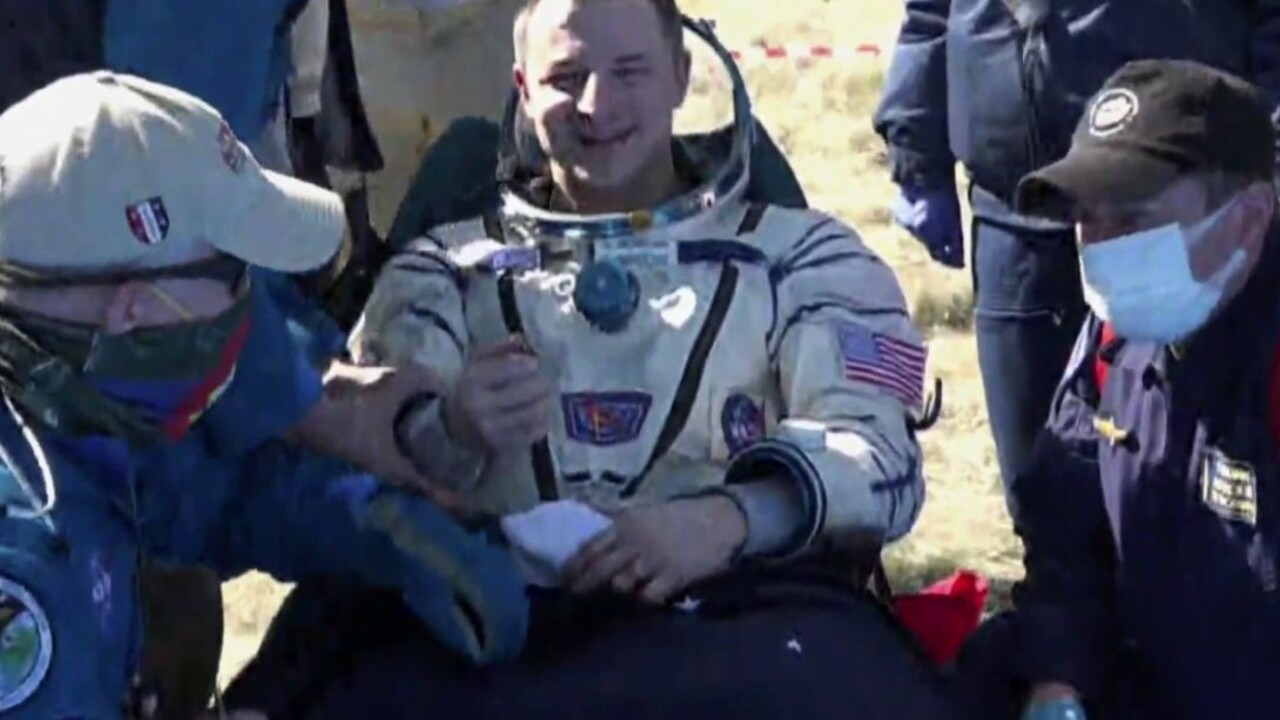 Kozmonauti bezpečne pristáli, vo vesmíre strávili vyše 200 dní