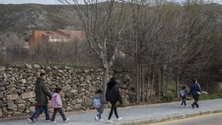 Španielsko zmierni karanténu, deti budú môcť tráviť čas vonku