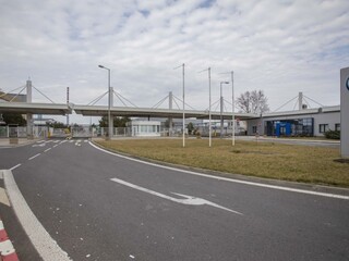 Slovenský Volkswagen za prísnych opatrení čiastočne obnovil výrobu