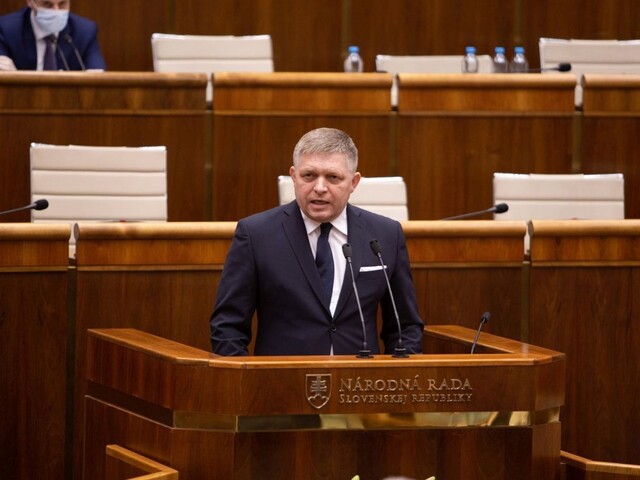Guláš plný útokov na Smer. Fico hodnotil programové vyhlásenie