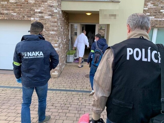 Exšéfa hmotných rezerv Kajetána Kičuru obvinili z korupcie
