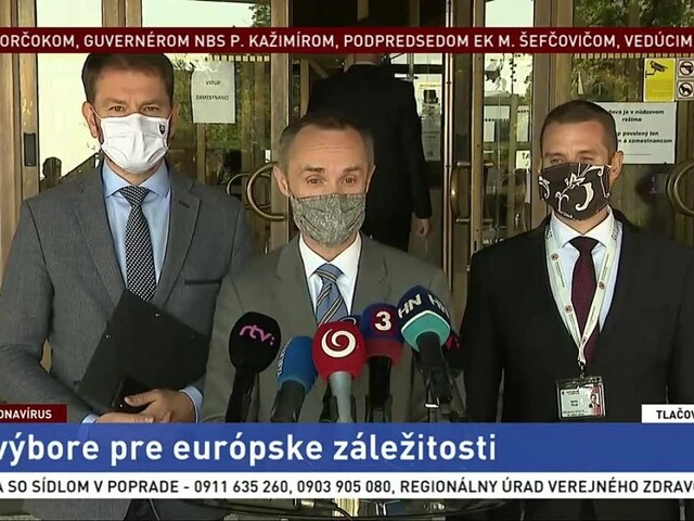 TB I. Matoviča, T. Valáška a M. Klusa po rokovaní výboru