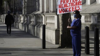 Britskí lekári sú konaním vlády znepokojení, zvažujú žalobu