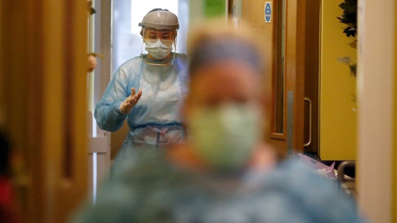 Zistili, kde koronavírus prežije najlepšie a aké prostredie nemá rád