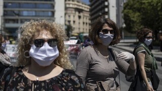 Vírus je problémom aj pre oči. Okuliare sú lepšie ako šošovky