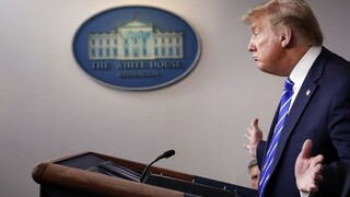 Nevpichujte. Firmy s dezinfekciami varujú pred rečami prezidenta