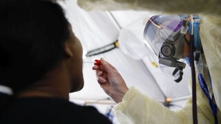 V USA sa nakazilo skoro milión ľudí, výrazne vzrástli úmrtia