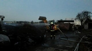 Zlikvidovali požiar vo Vrakuni, hasiči zasahovali 24 hodín
