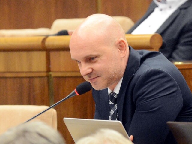 Minister Gröhling chce spustiť letné vzdelávanie, má byť dobrovoľné