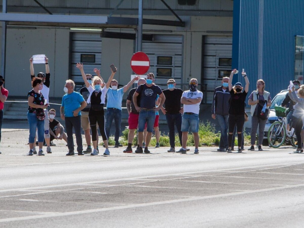 Fotogaléria: Rozhnevaní pendleri protestovali na priechode Berg