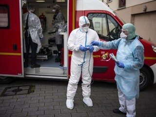 Zhabali rekordné množstvo respirátorov. Smerovali na čierny trh