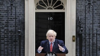 Johnson je späť. Po týždňoch boja s nákazou sa prihovoril ľuďom