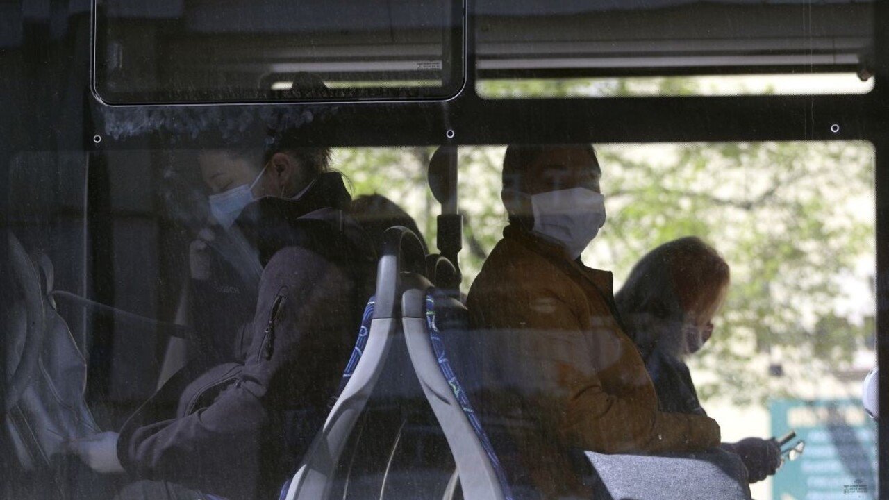 Maďarsko hlási ďalšie obete, v Budapešti zaviedli povinné rúška