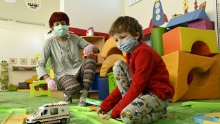 Rodičovský príspevok budú počas pandemickej krízy vyplácať dlhšie