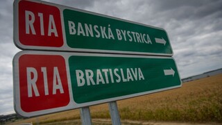 Vážna dopravná nehoda na R1, cestu museli v úseku uzavrieť