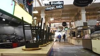 Európa uvoľňuje opatrenia. Odborníci zdvíhajú varovný prst