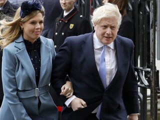 Johnson má syna. Infikovaný bol premiér aj jeho snúbenica