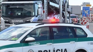 Povolili tranzit nákladiakov cez Slovensko. Pozrite si, kedy