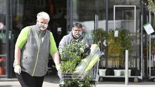 Rakúsko uvoľnilo obmedzenia a otvorilo obchody i nákupné centrá