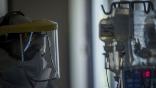 Maďarsko hlási doteraz najmladšiu obeť, nákaze podľahli stovky